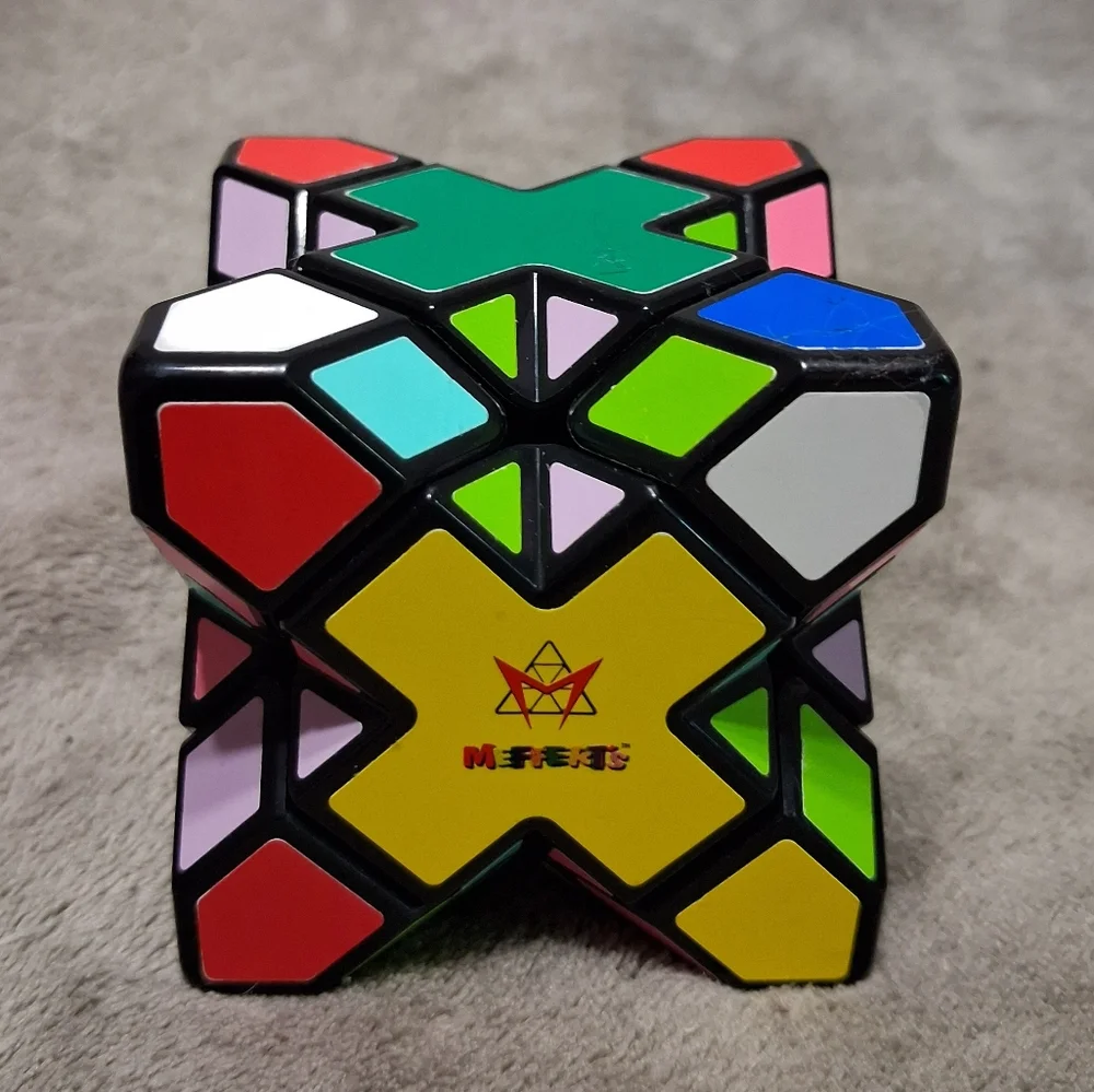 Meffert's Skewb Xtreme - The Original 10-Sided Diamond Brainteaser Puzzle